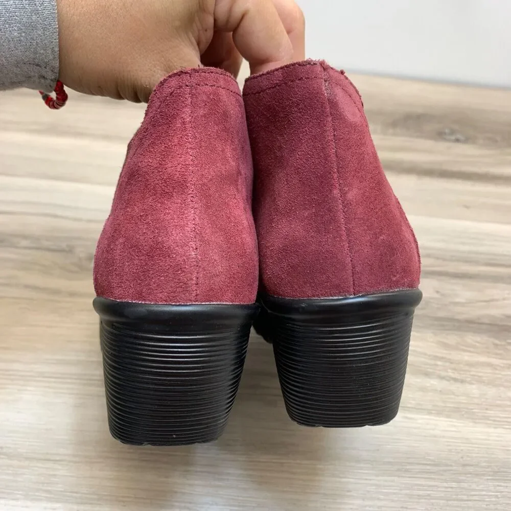 Skechers Parallel‎ Ditto  Burgundy Size 6 Wedge Bootie Suede Comfort Cushioned
